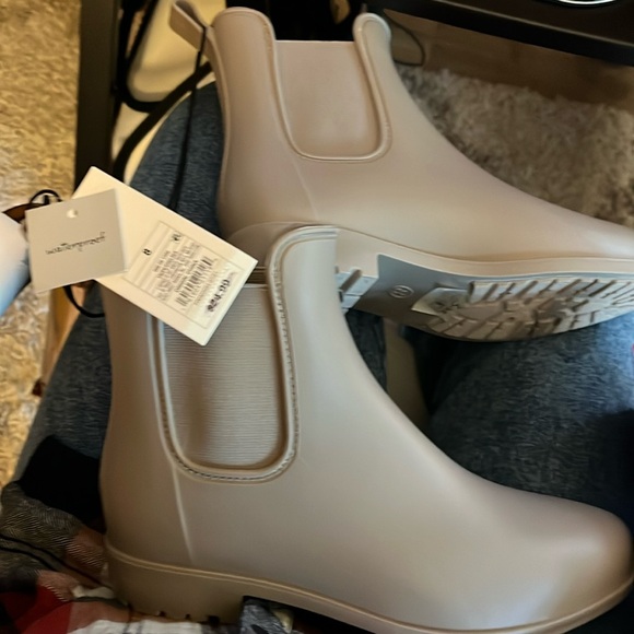 Waterproof Boot - Picture 1 of 1